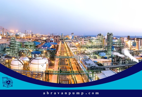 پمپ‌های پتروشیمی نقش حیاتی در جابه‌جایی سیالات پرخطر و ارزشمند در فرآیندهای پالایش و تولید نفت و گاز ایفا می‌کنند.
